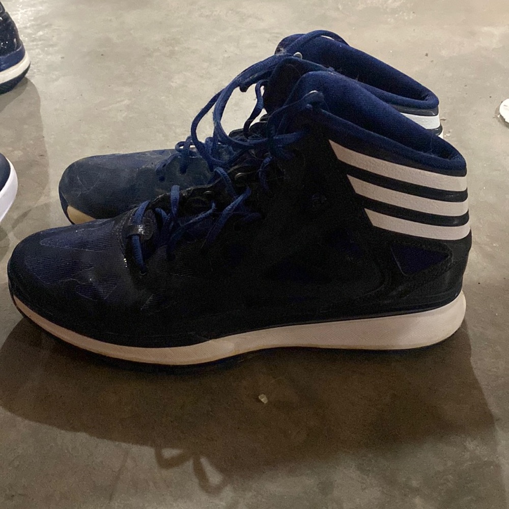 Mens basketball shoes
